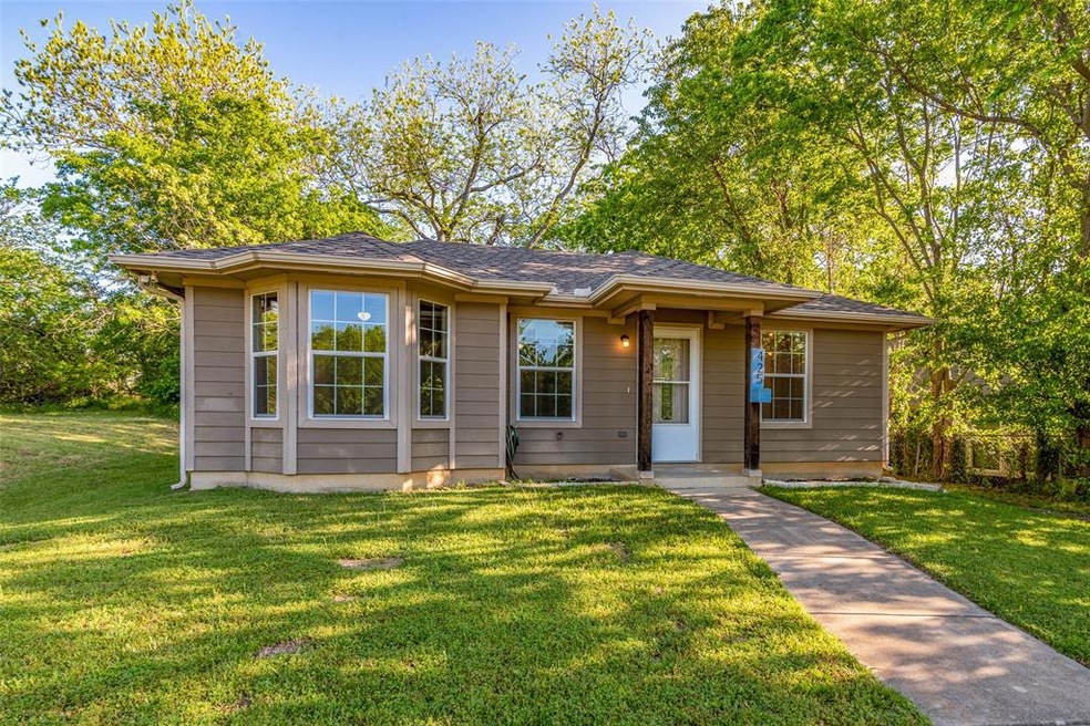 425 W Walker St, Denison, TX 75020 - photo 1