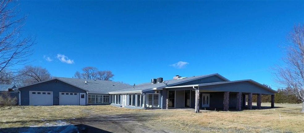 492 W North River Rd, North Platte, NE 69101 - photo 1