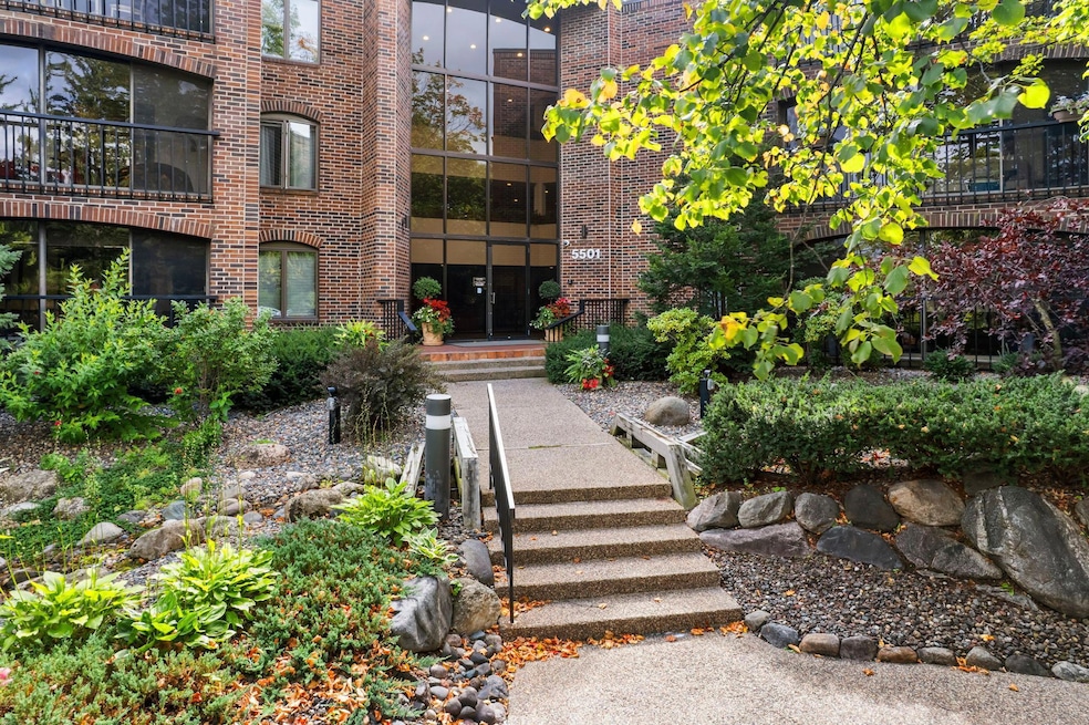 5501 Dewey Hill Rd unit 326, Edina, MN 55439 - photo 1