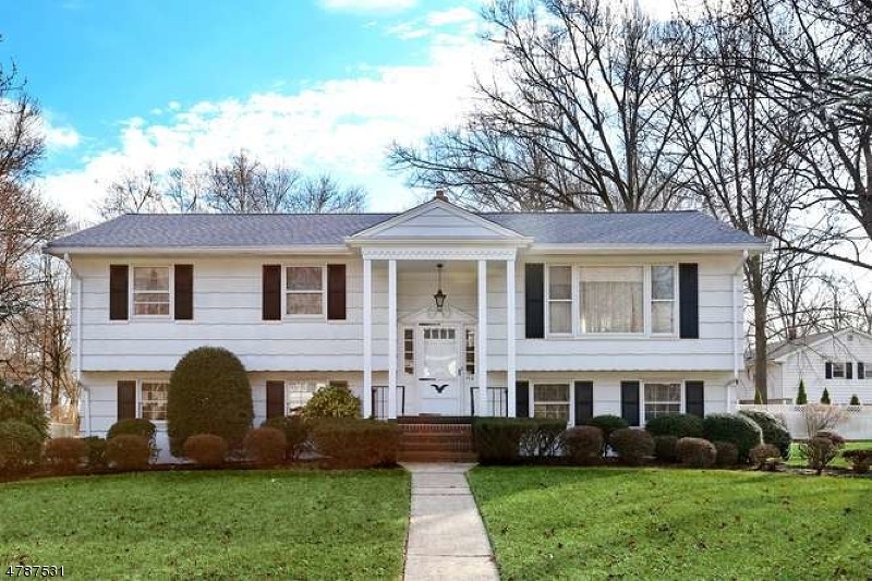 172 Kennedy Ct, Paramus, NJ 07652 - photo 1