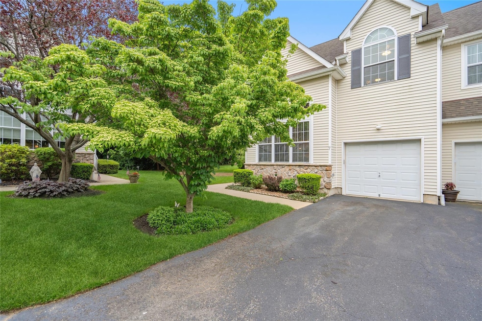 7 Yosemite Cir, Bohemia, NY 11716 - photo 1