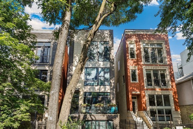 1021 N Honore St unit 3, Chicago, IL 60622 - photo 1