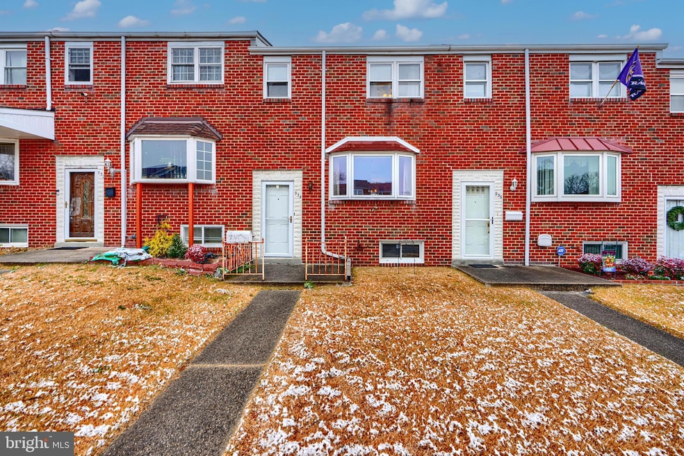 934 Regina Dr, Halethorpe, MD 21227 - photo 1