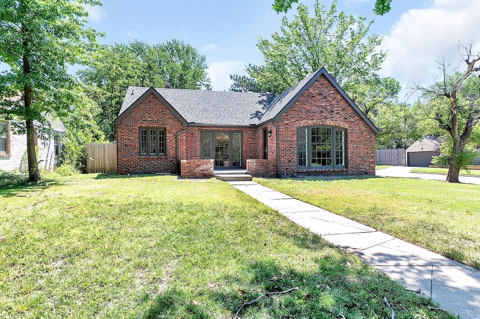 302 N Pinecrest St, Wichita, KS 67208 - photo 1