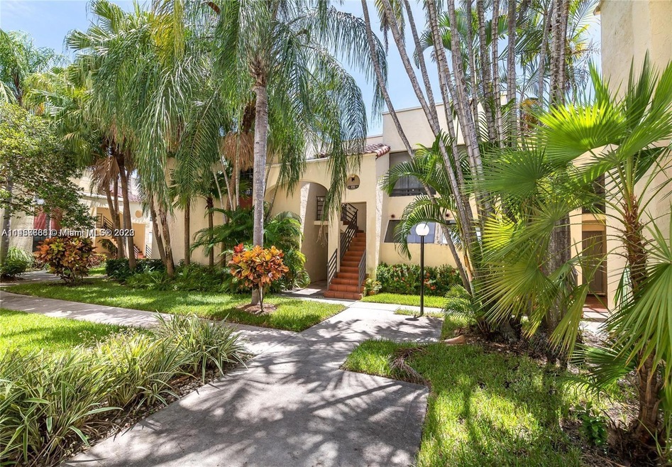 3559 Magellan Cir unit 3232, Miami, FL 33180 - photo 1