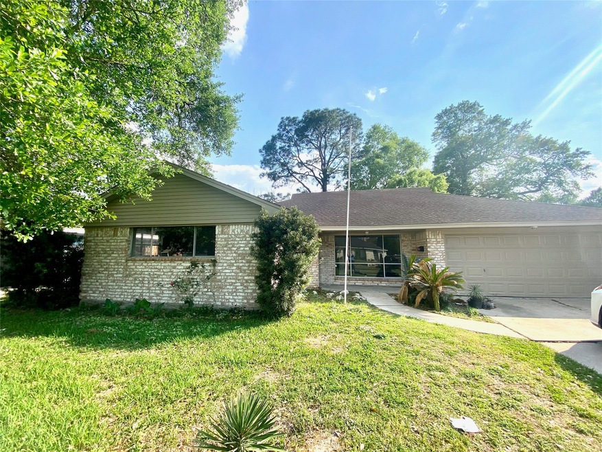 8318 Misty Vale Ln, Houston, TX 77075 - photo 1