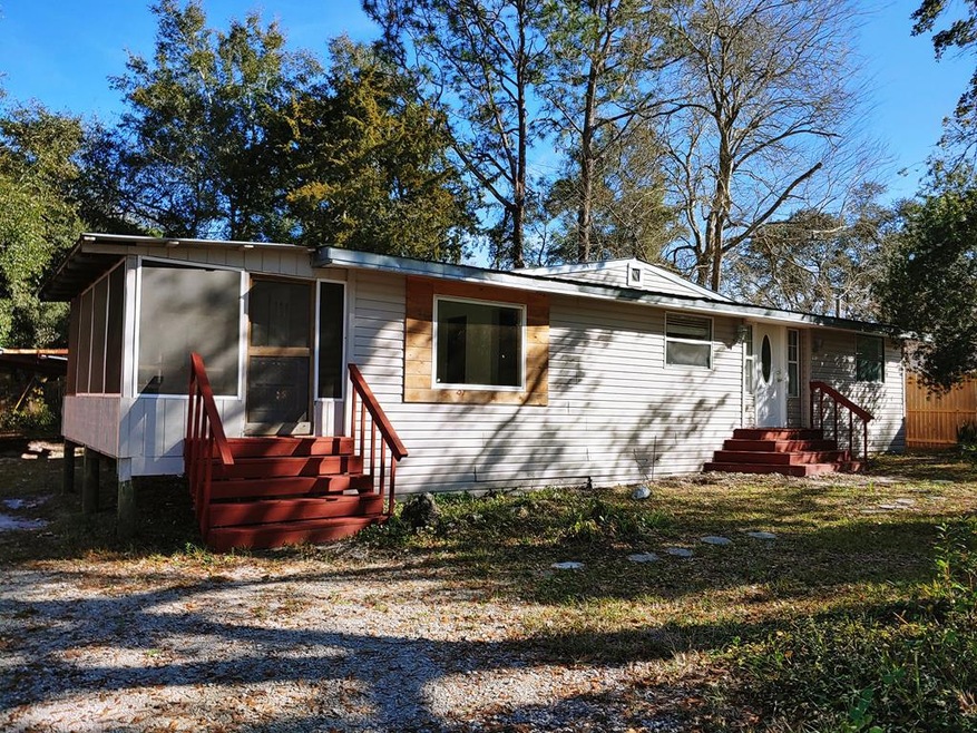 1214 NE 1st St, Carrabelle, FL 32322 - photo 1