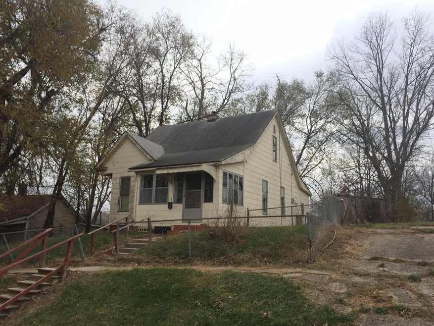 Front of House (1).JPG