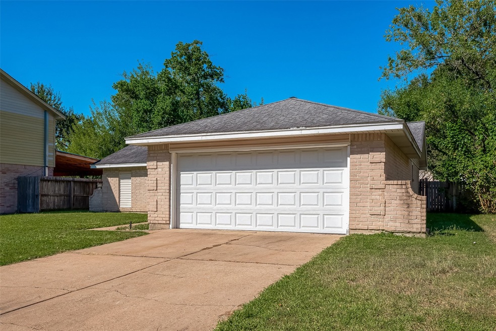 7615 Wovenwood Ln, Houston, TX 77041 - photo 1