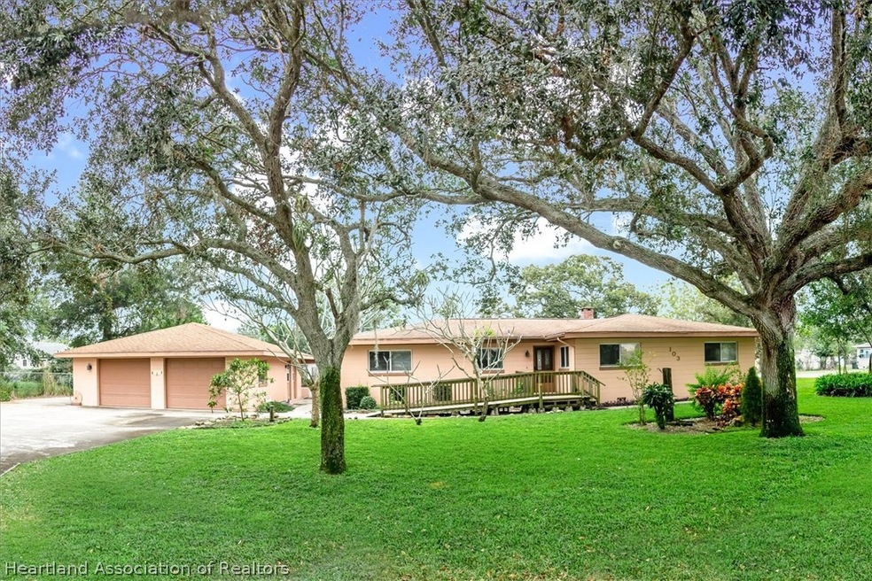 103 E Royal Palm St, Lake Placid, FL 33852 - photo 1