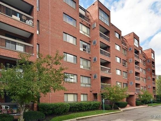 600 Naples Ct unit 310, Glenview, IL 60025 - photo 1