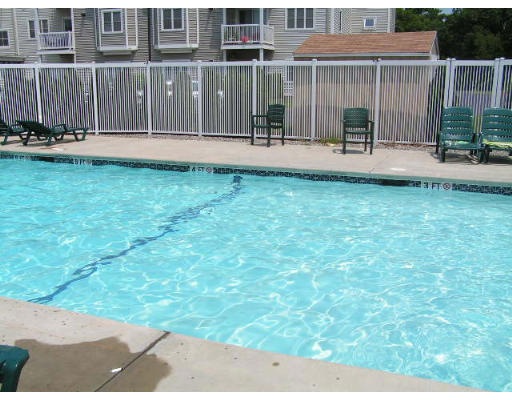 525 Merrill Ln, Dracut, MA 01826 - photo 1