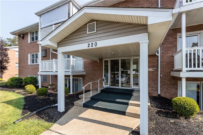 Welcome to 220 Coraopolis Road in Kennedy Township