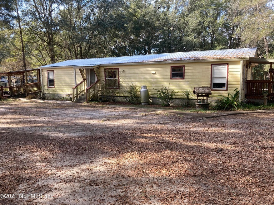 103 Carolyn Ave, Interlachen, FL