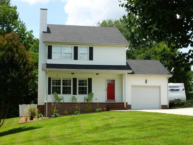 What a nice home in this great neighborhood with tons to offer.