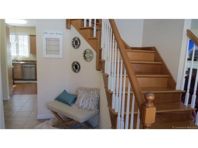 8 Edwards Way, Bloomfield, CT 06002 - photo 1