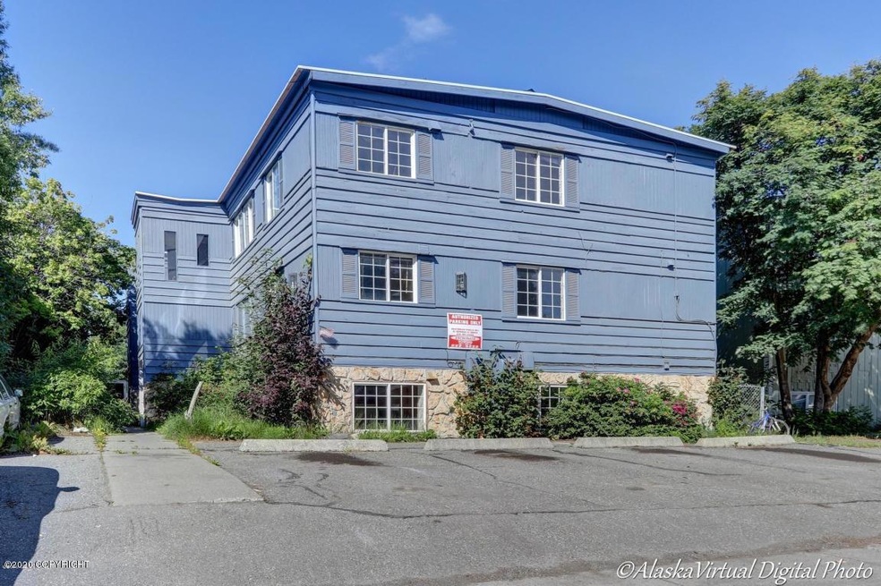 Main Exterior Photo (911 E 10th Avenue)