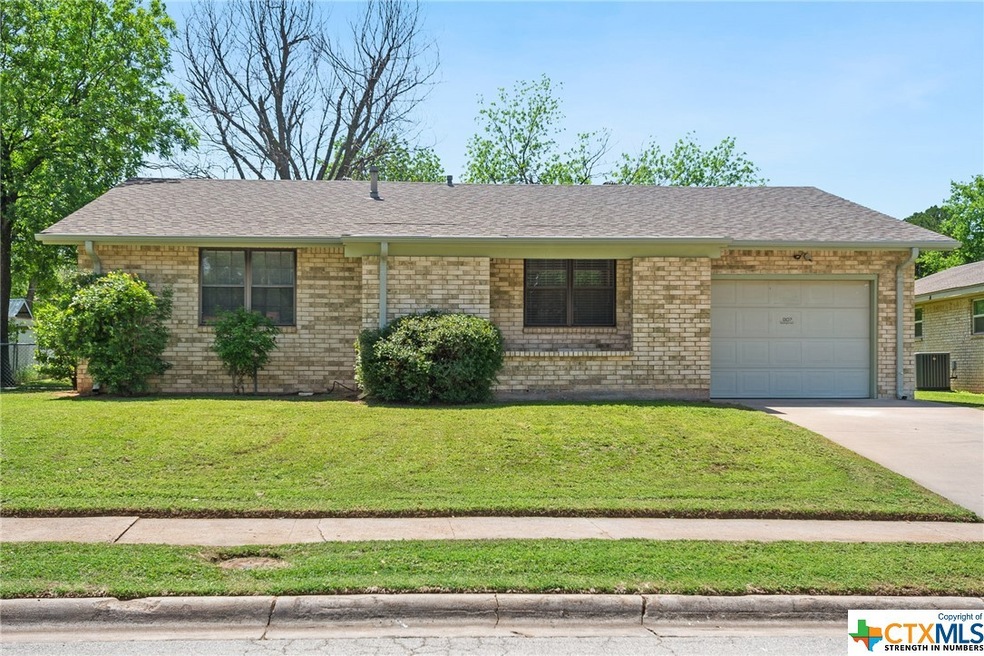 1307 Montgomery St, Wichita Falls, TX 76302 - photo 1