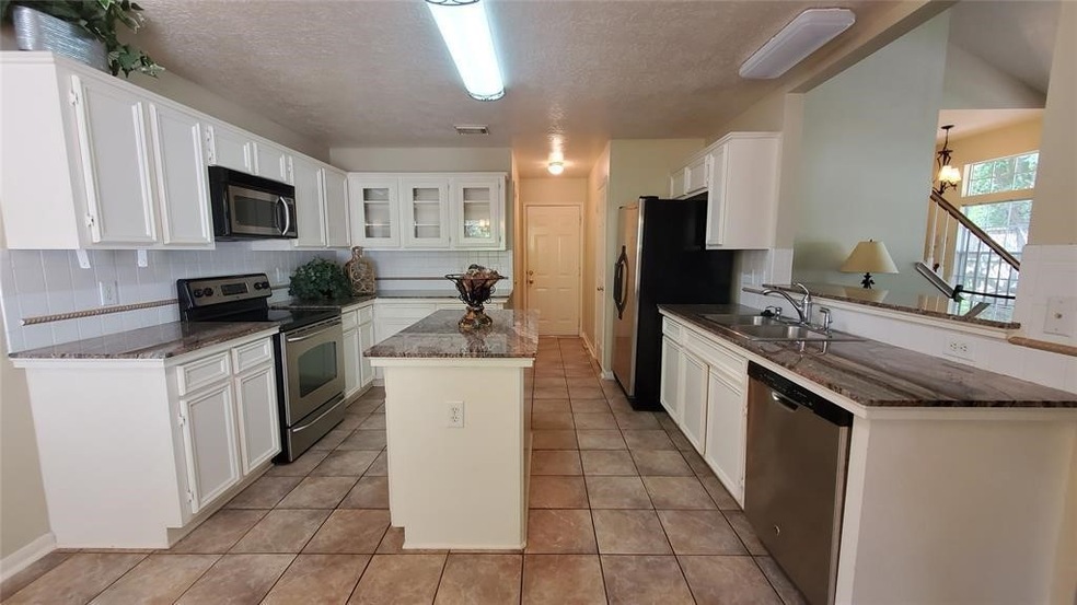 Welcome to 502 Towne Court in Alvin!