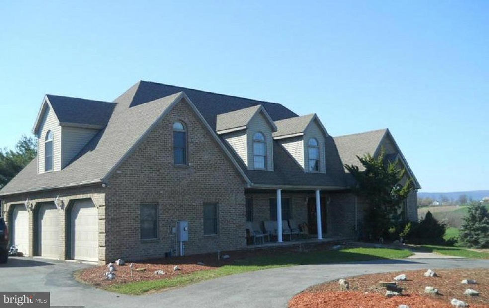 1667 Majestic Dr, Chambersburg, PA 17202 - photo 1