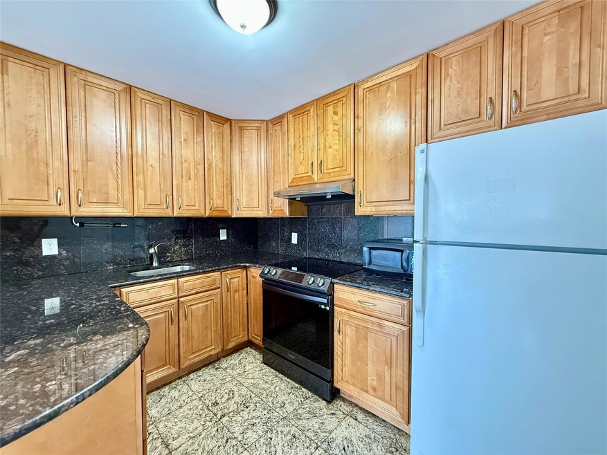 31-18 Union St unit 3B, Flushing, NY 11354 - photo 1
