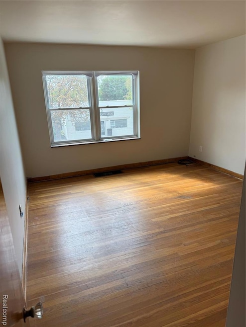 1790 Oak St unit 1, Wyandotte, MI 48192 - photo 1