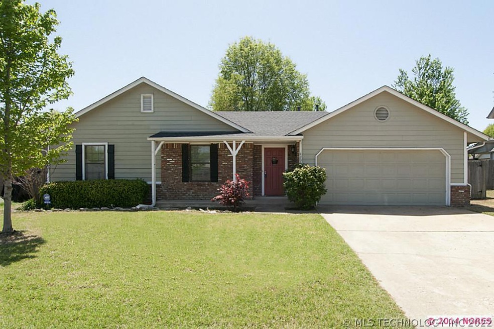 FULLY UPDATED HOME - CLOSE TO EVERYTHING - IN UNIO