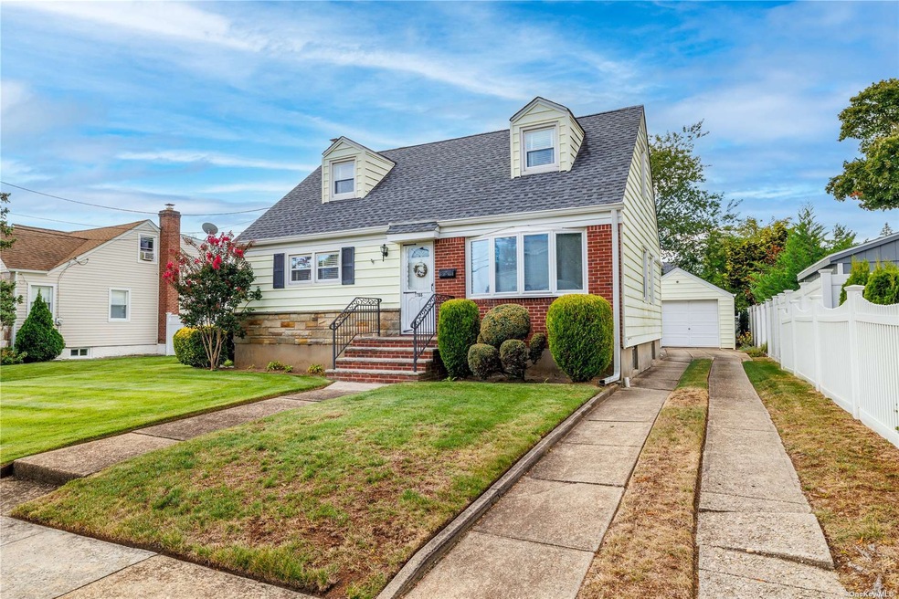 2788 King St, Oceanside, NY 11572 - photo 1