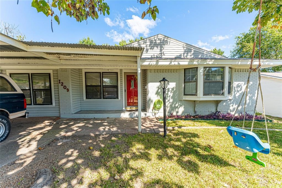 1209 Gillette Dr, Mesquite, TX 75149 - photo 1