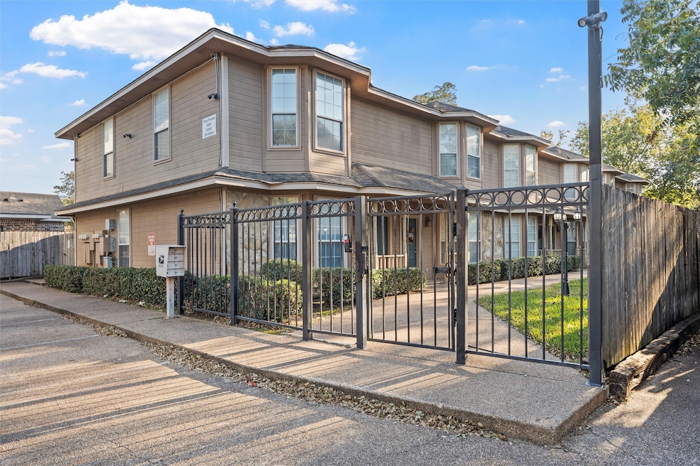 2009 S 10th St unit 6, Waco, TX 76706 - photo 1