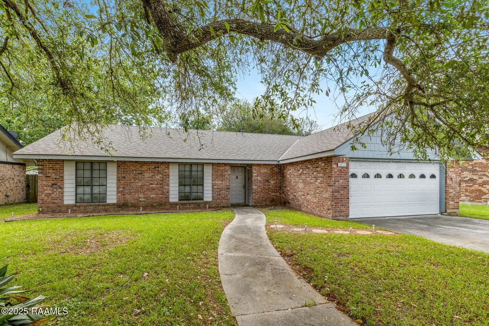 4512 E Meadow Ln, Lake Charles, LA 70605 - photo 1