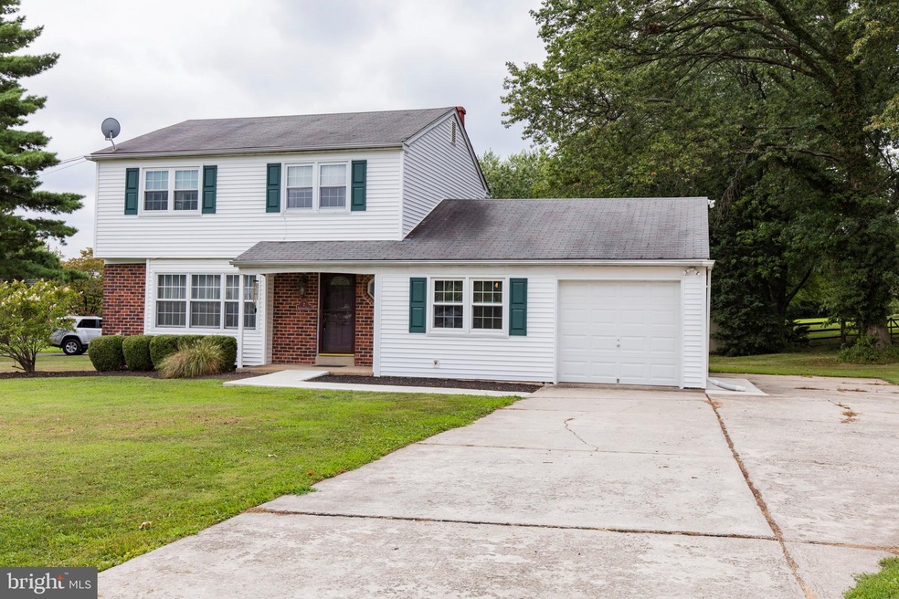 2 Birchwood Cir, Norristown, PA 19401 - photo 1