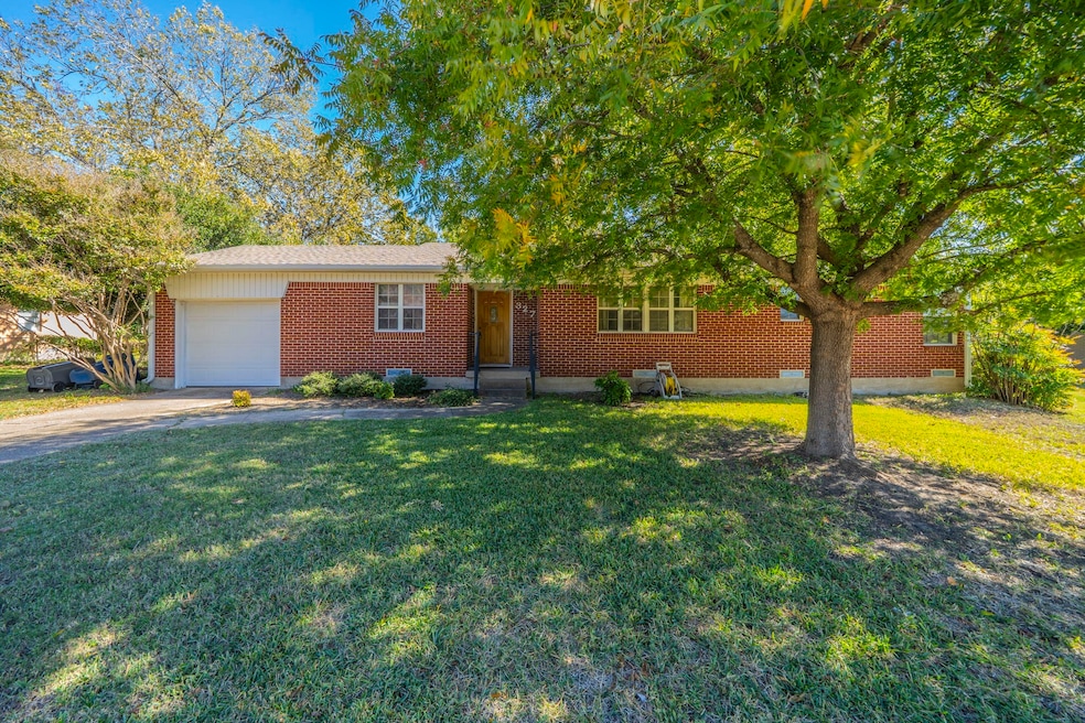 Under Contract $235,000 • Co-Listing Agent