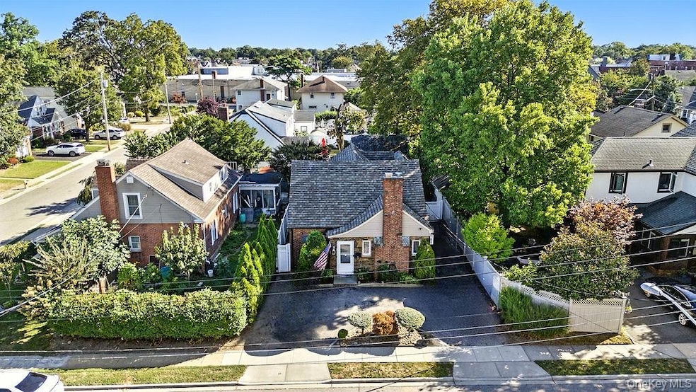 Pending $699,999 • Co-Listing Agent