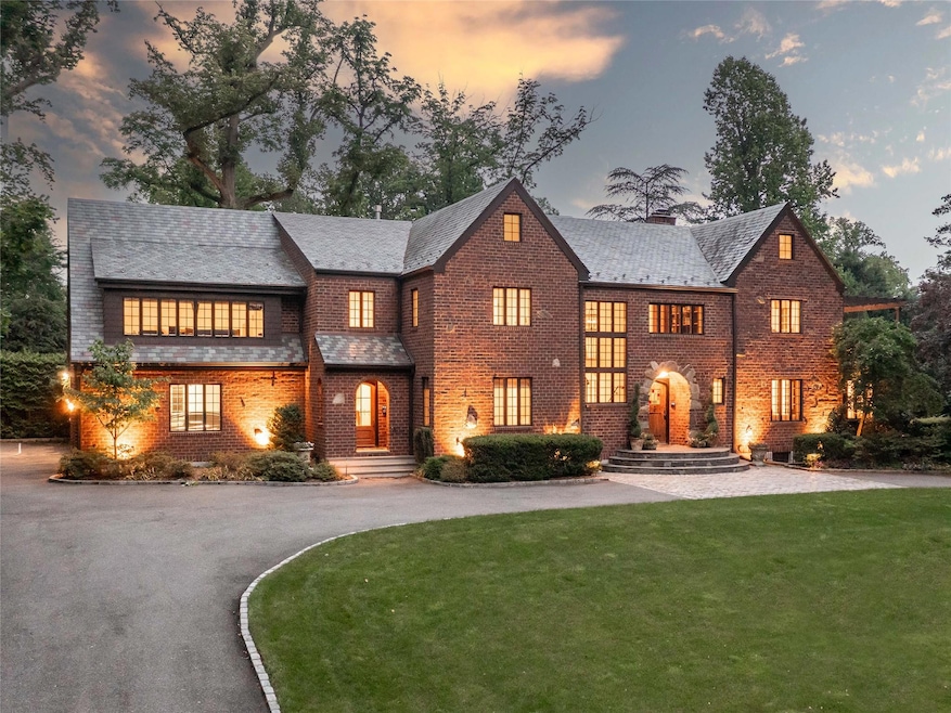 510 Manhasset Woods Rd, Manhasset, NY 11030 - photo 1