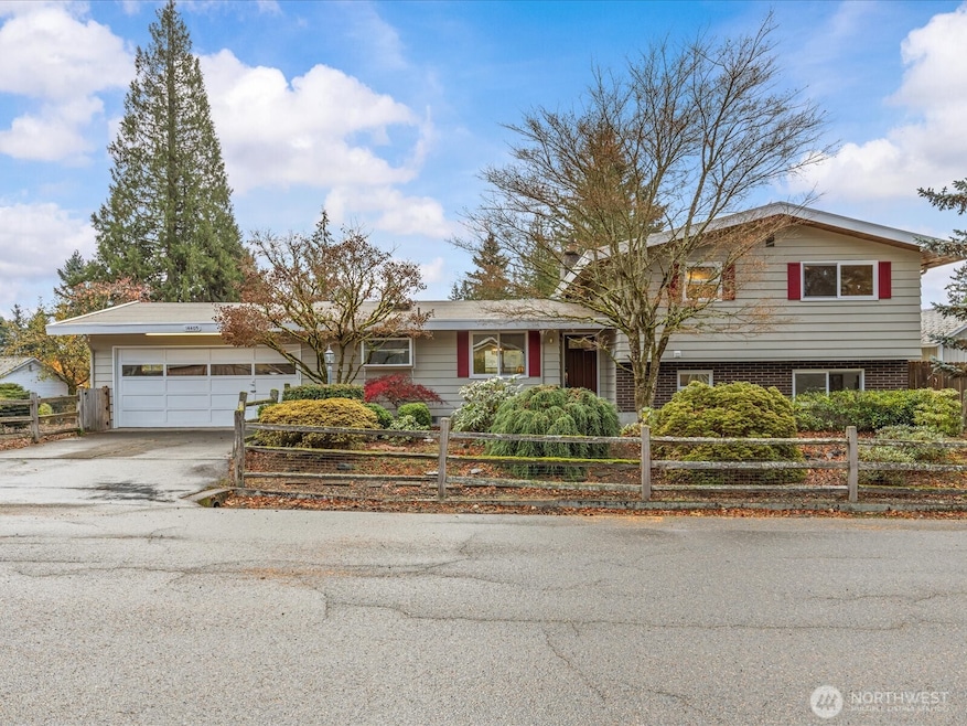 Maplewood Heights community has three parks with walking trails. Northwest Park, Maple Slope Park, and River Park.