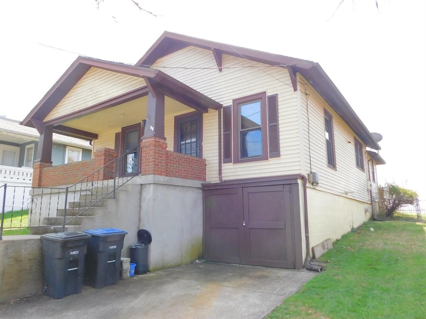 402 Lindsey Ave, Frankfort, KY 40601 - photo 1