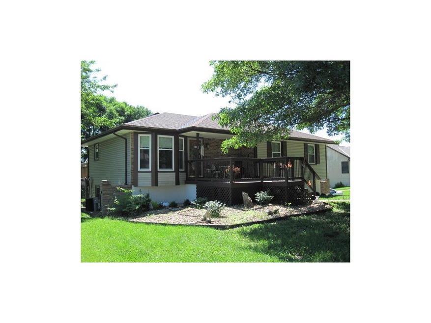 507 N Washington St, Raymore, MO 64083 - photo 1