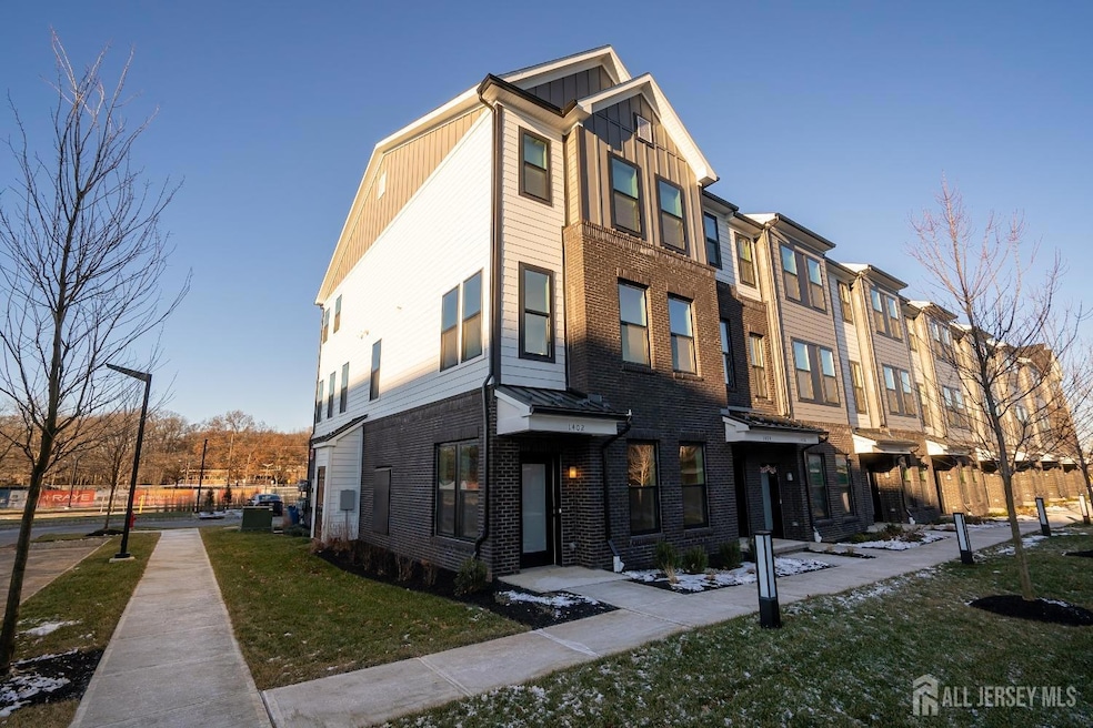 1402 Sadie Cir, New Brunswick, NJ 08901 - photo 1