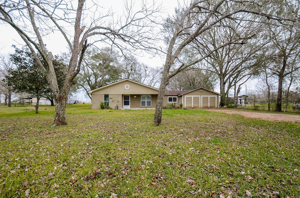 305 Leon Rd, Rosenberg, TX 77471 - photo 1
