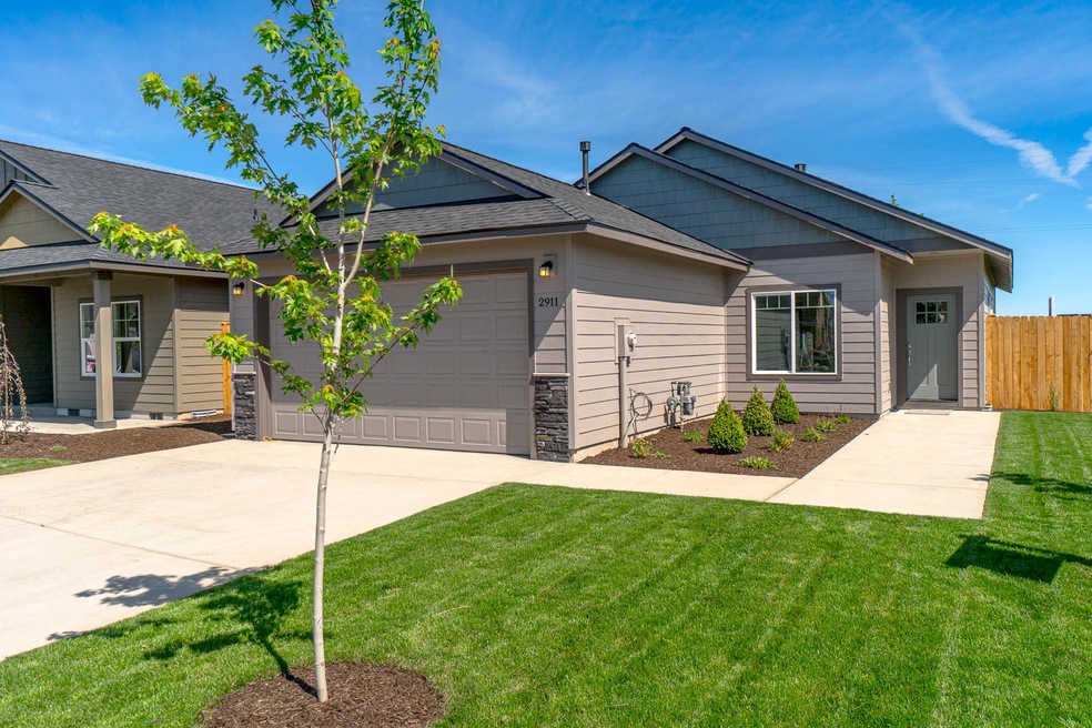 2911HemlockLn-010