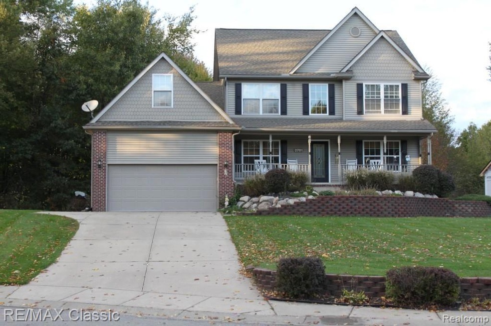 Gorgeous Colonial w/Sidewalks and on a Cul-De-Sac 
