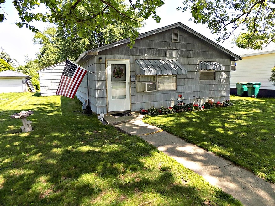 407 1/2 Iowa Ave-2 bedroom, 1 bath with 1.5 car ga