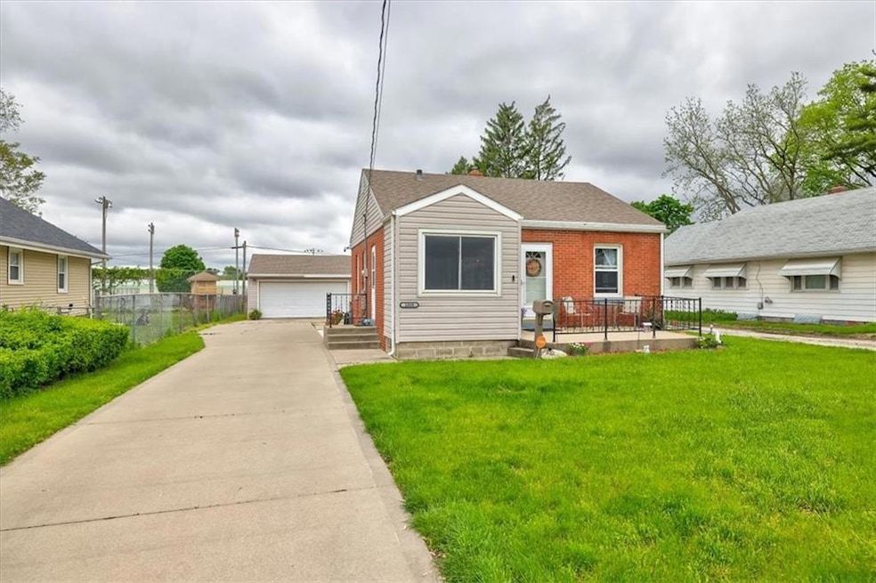 1808 E 27th St, Des Moines, IA 50317 - photo 1