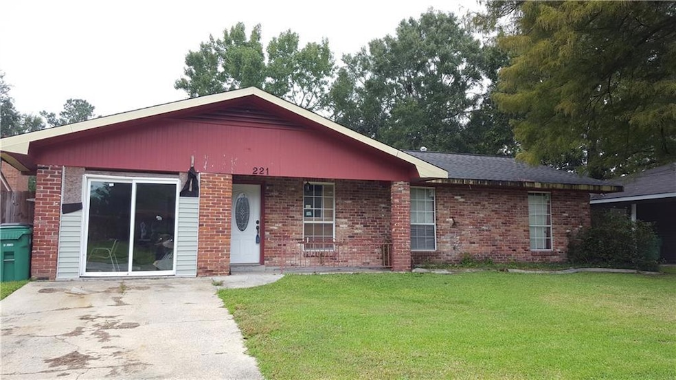 221 Meadowmoss Dr, Slidell, LA 70458 - photo 1