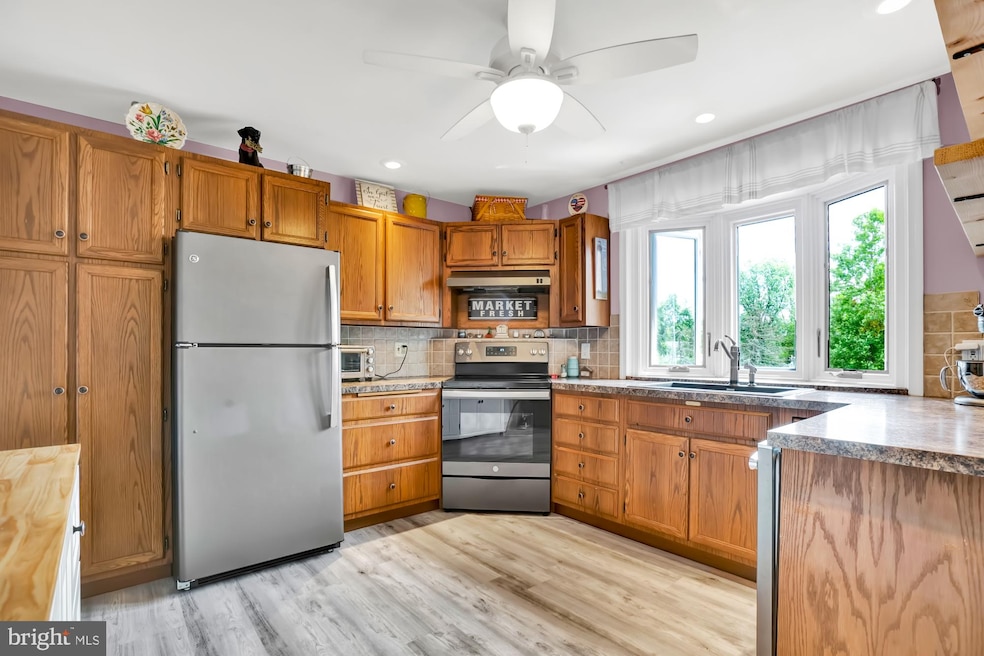 4025 E Campbell Rd, Pennsburg, PA 18073 - photo 1