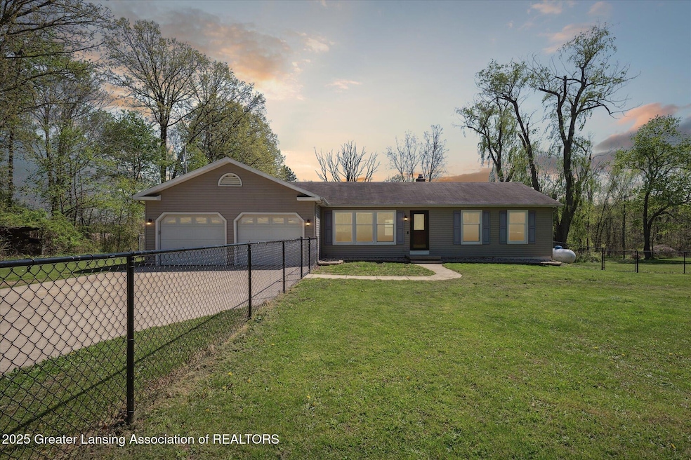 01-3415-W-Needmore-Hwy-Charlotte-MI-4881