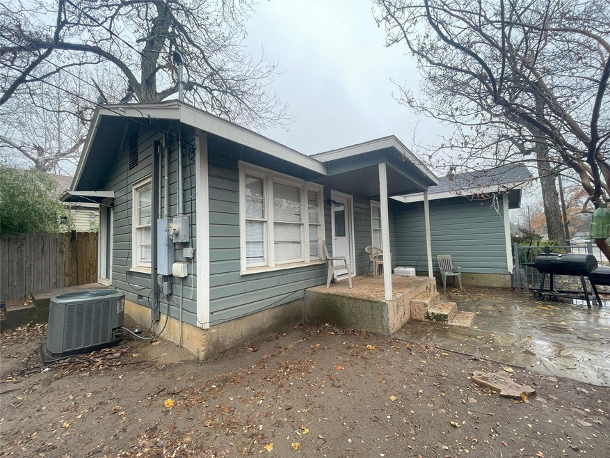 329 W Monterey St, Denison, TX 75020 - photo 1