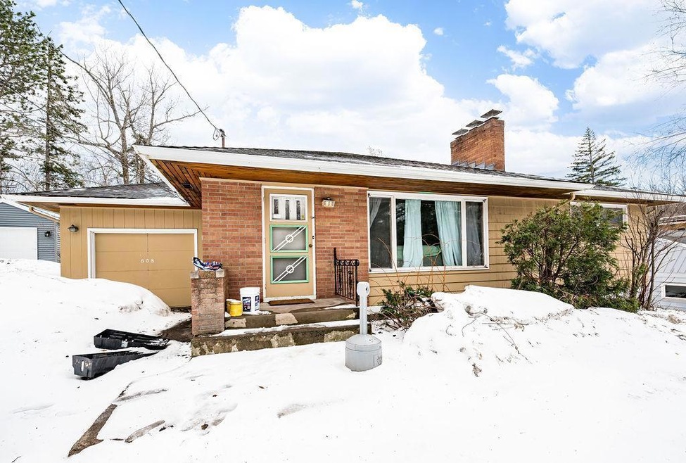 608 W Arrowhead Rd, Duluth, MN 55811 - photo 1