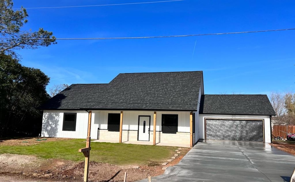 3103 Shady Grove Cir, Granbury, TX 76049 - photo 1